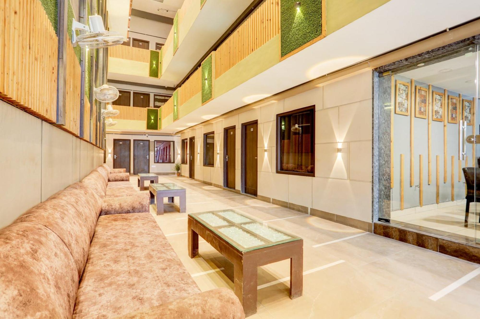 Super Townhouse Haibowal Chowk Ludhiana Esterno foto