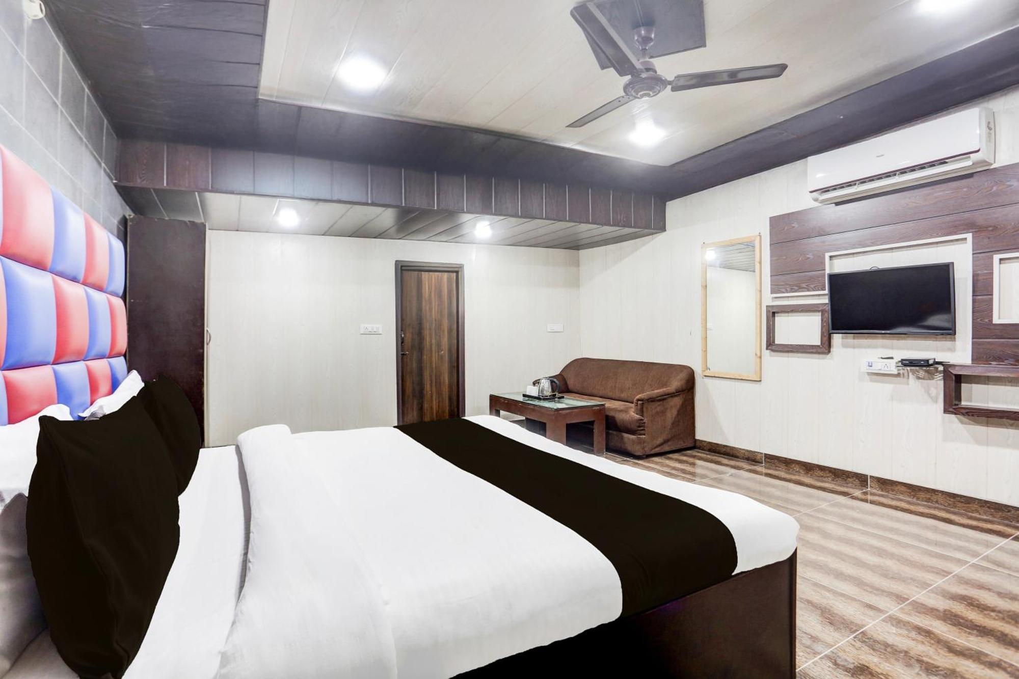 Super Townhouse Haibowal Chowk Ludhiana Esterno foto