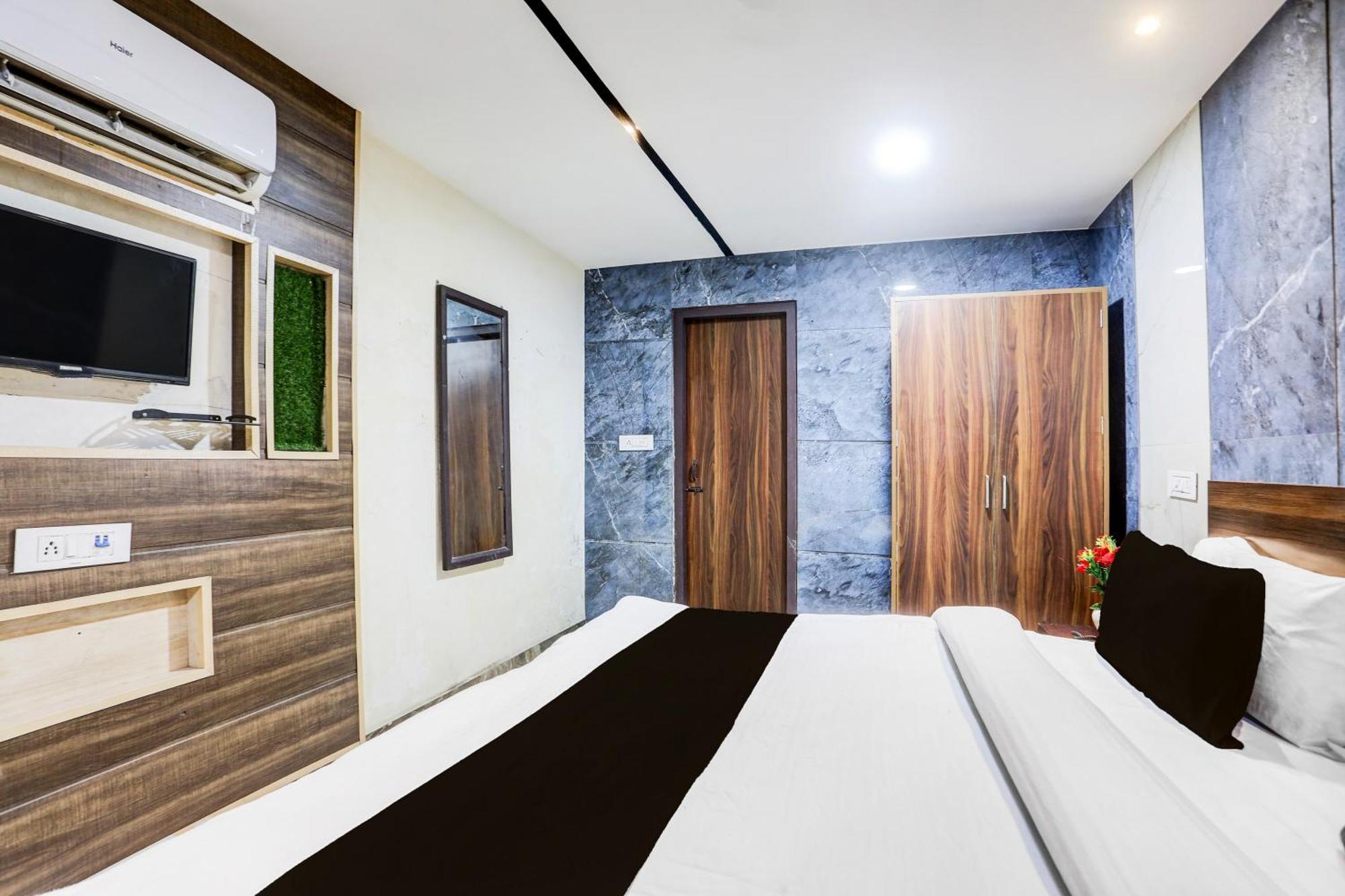 Super Townhouse Haibowal Chowk Ludhiana Esterno foto