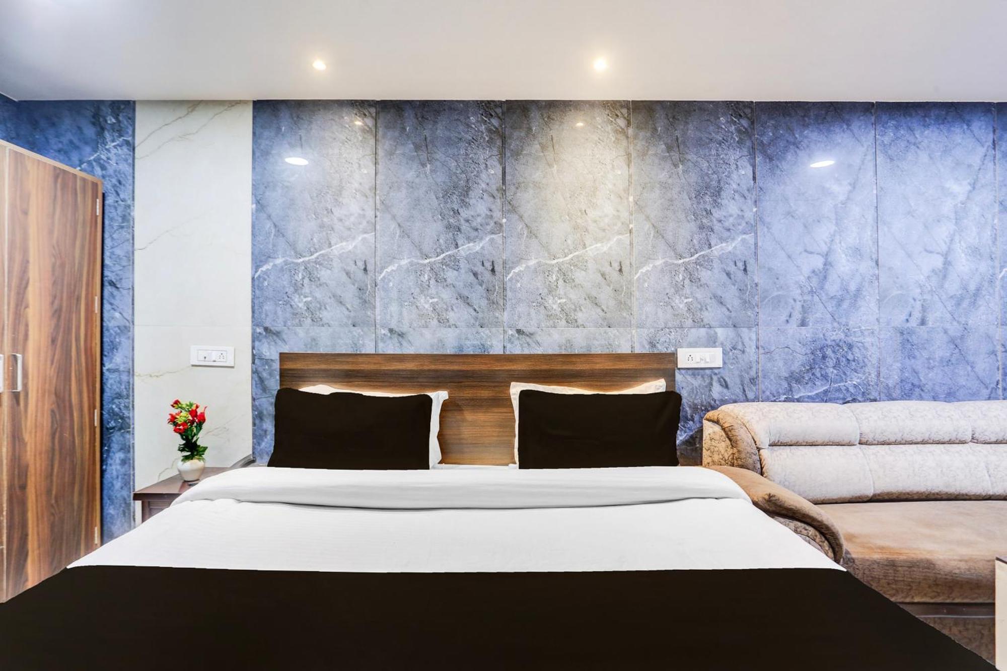 Super Townhouse Haibowal Chowk Ludhiana Esterno foto