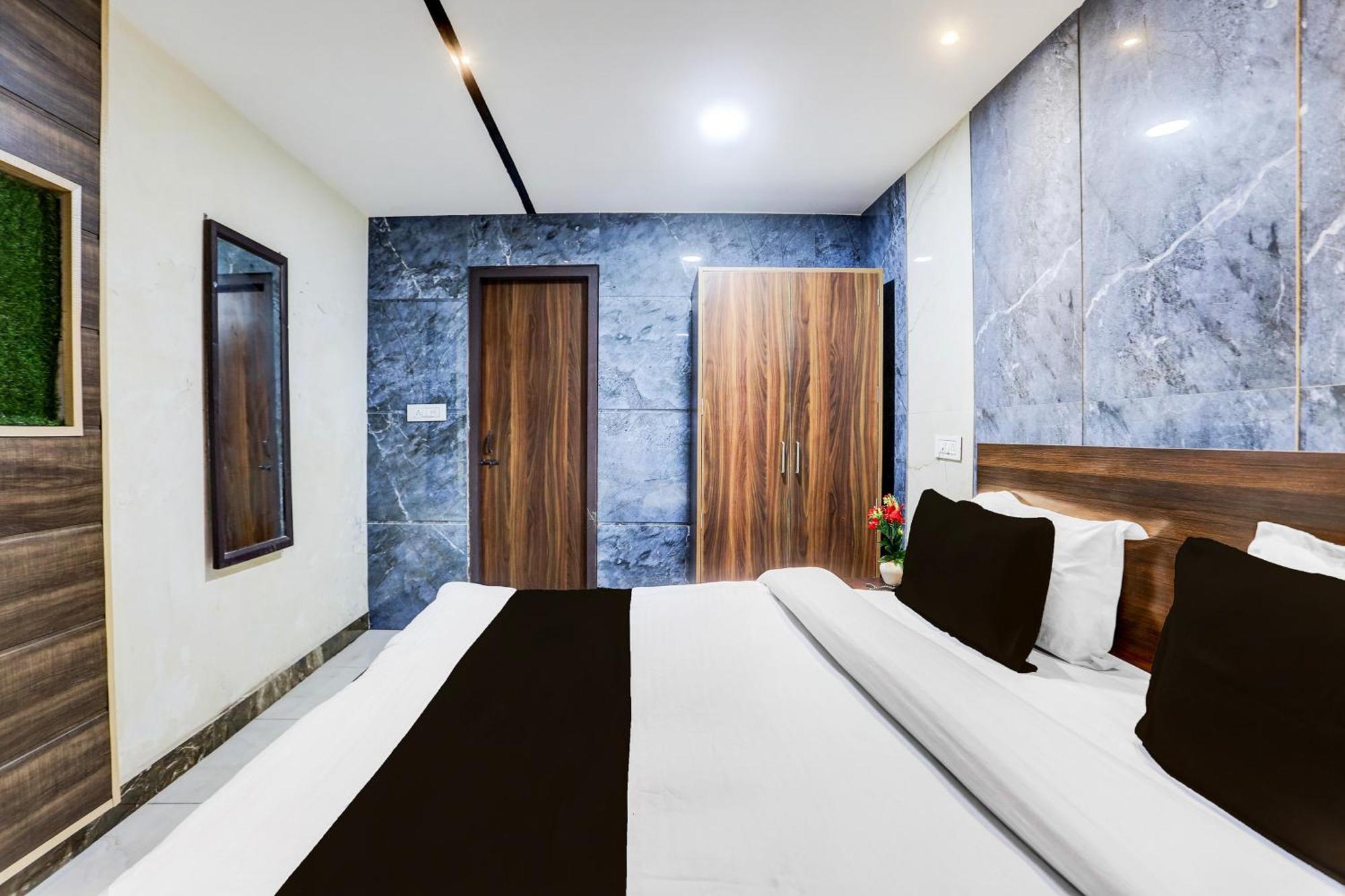 Super Townhouse Haibowal Chowk Ludhiana Esterno foto