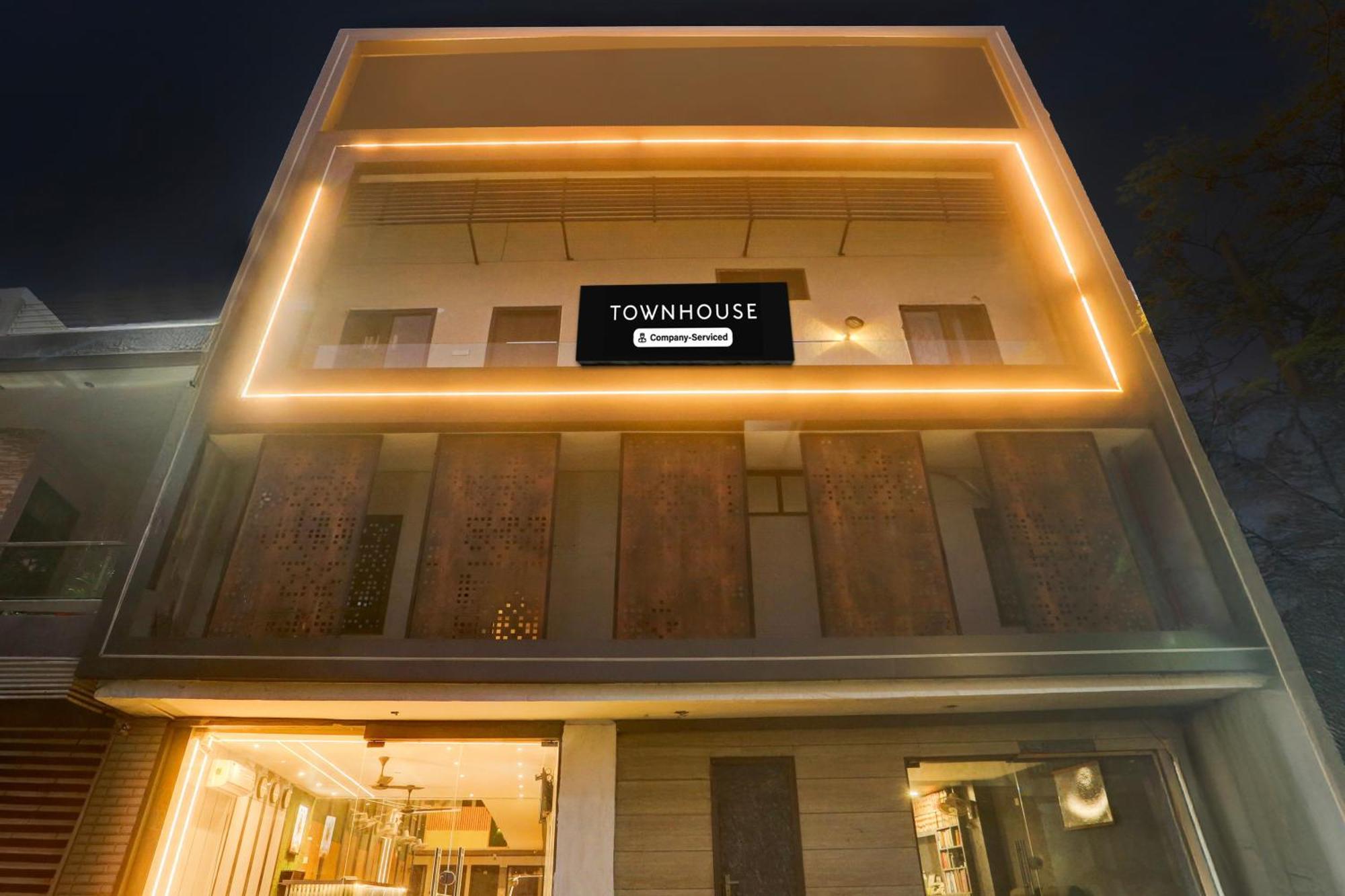 Super Townhouse Haibowal Chowk Ludhiana Esterno foto