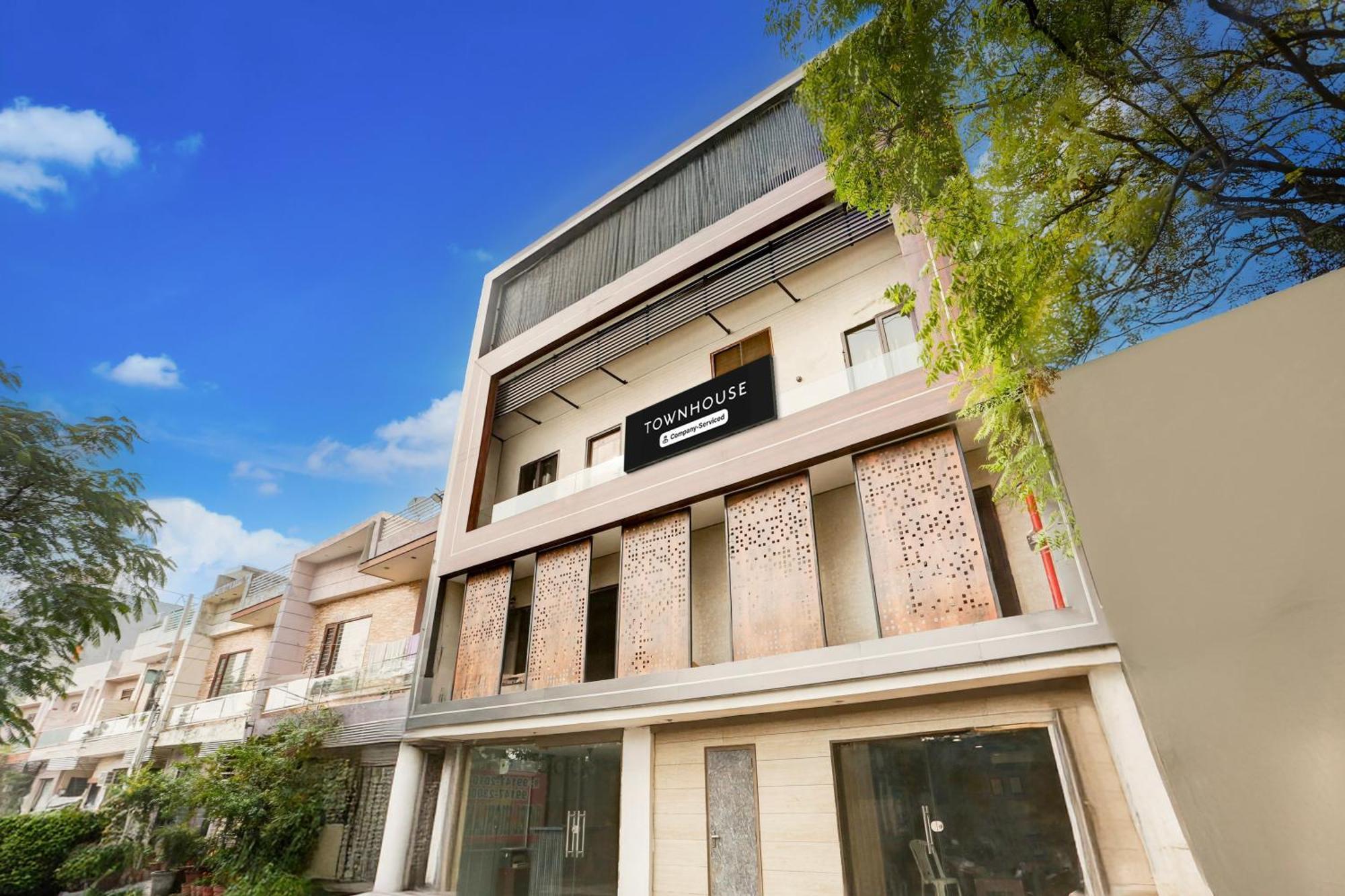 Super Townhouse Haibowal Chowk Ludhiana Esterno foto