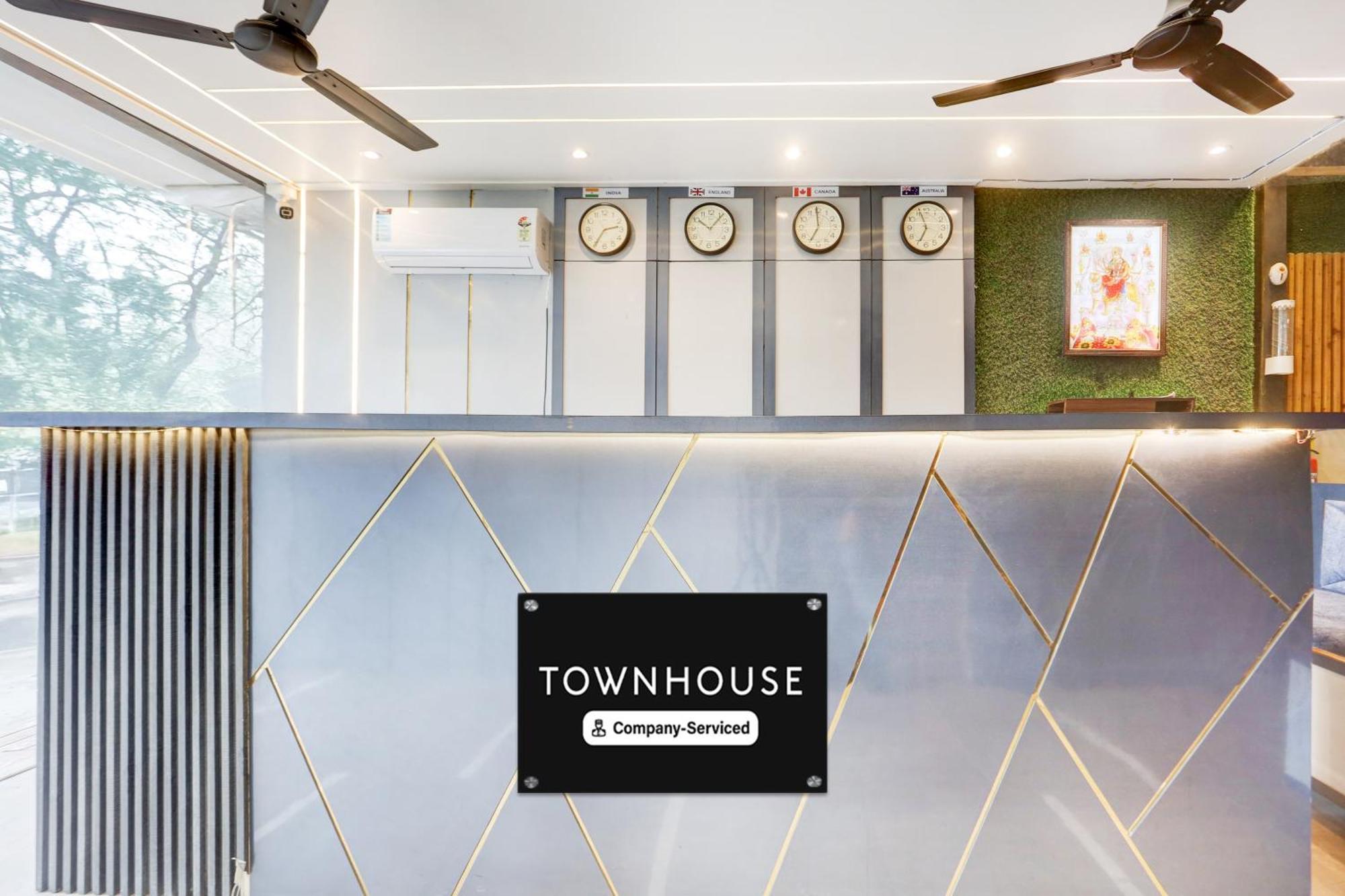 Super Townhouse Haibowal Chowk Ludhiana Esterno foto