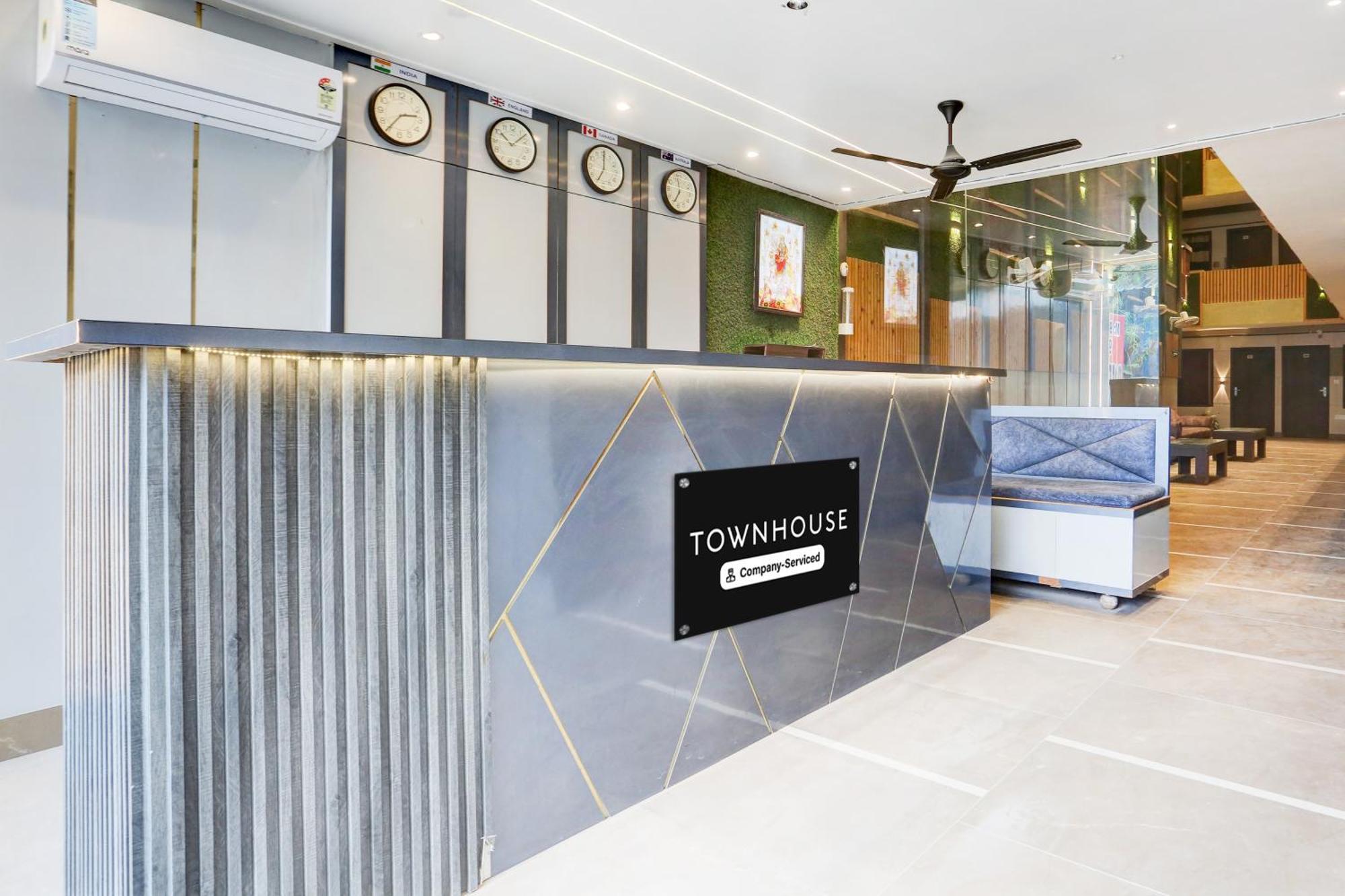 Super Townhouse Haibowal Chowk Ludhiana Esterno foto