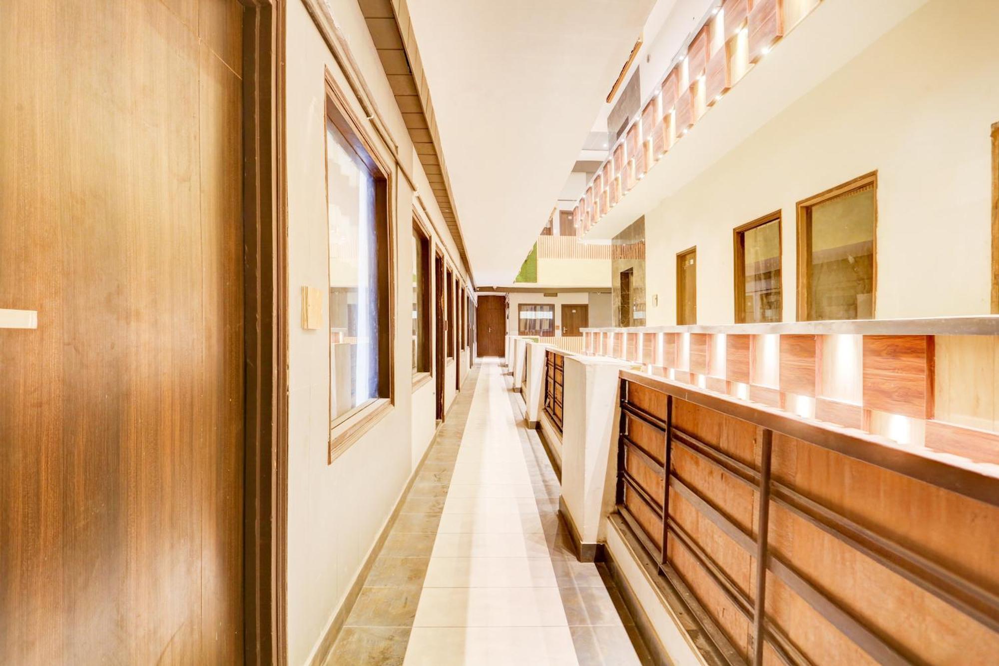 Super Townhouse Haibowal Chowk Ludhiana Esterno foto