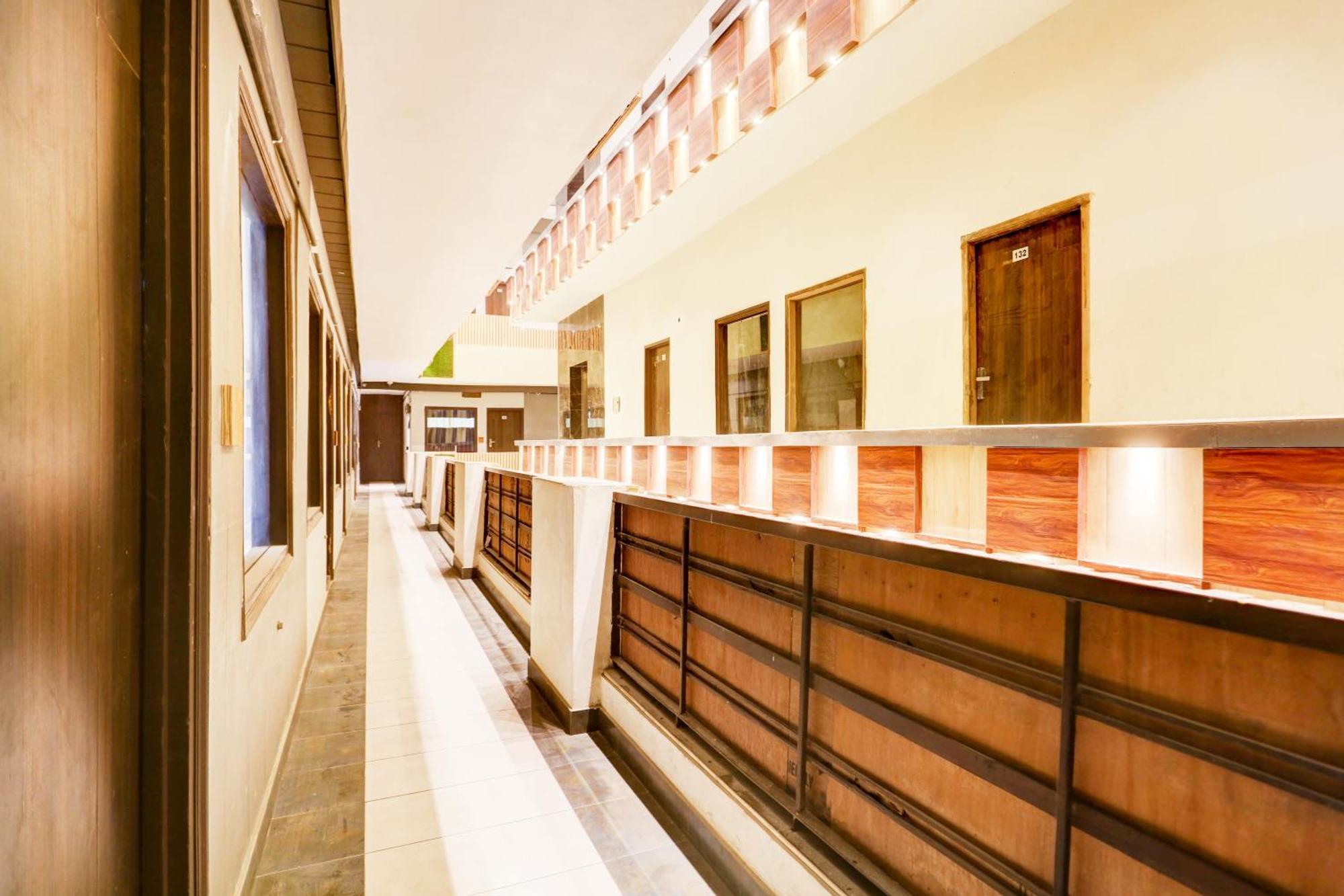 Super Townhouse Haibowal Chowk Ludhiana Esterno foto