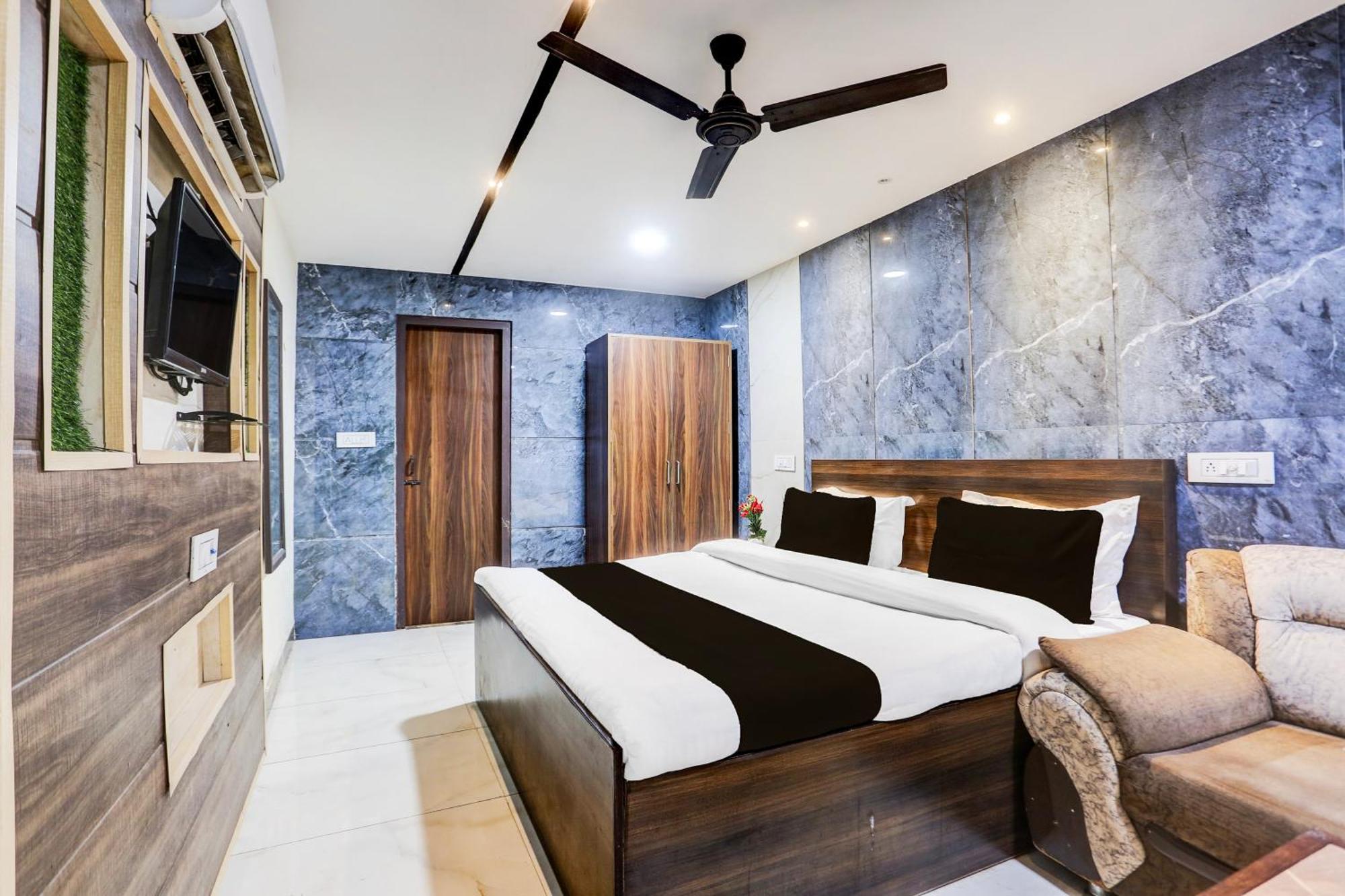 Super Townhouse Haibowal Chowk Ludhiana Esterno foto